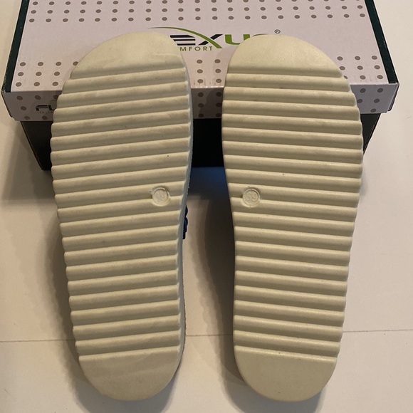 Flexus by Spring Step SZ 8 1/2 Bayview Sky Thong Sandals Flip Flops NIB - Picture 4 of 13